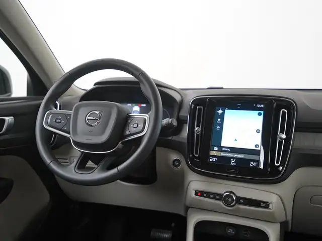 Volvo XC40 view 7
