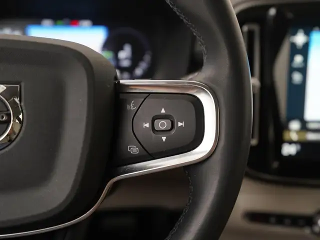 Volvo XC40 view 11