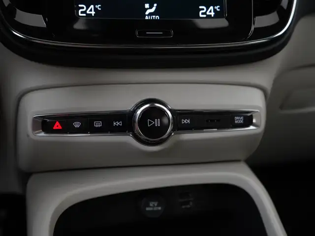 Volvo XC40 view 14
