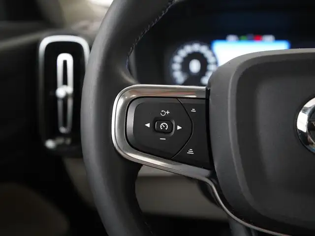 Volvo XC40 view 9