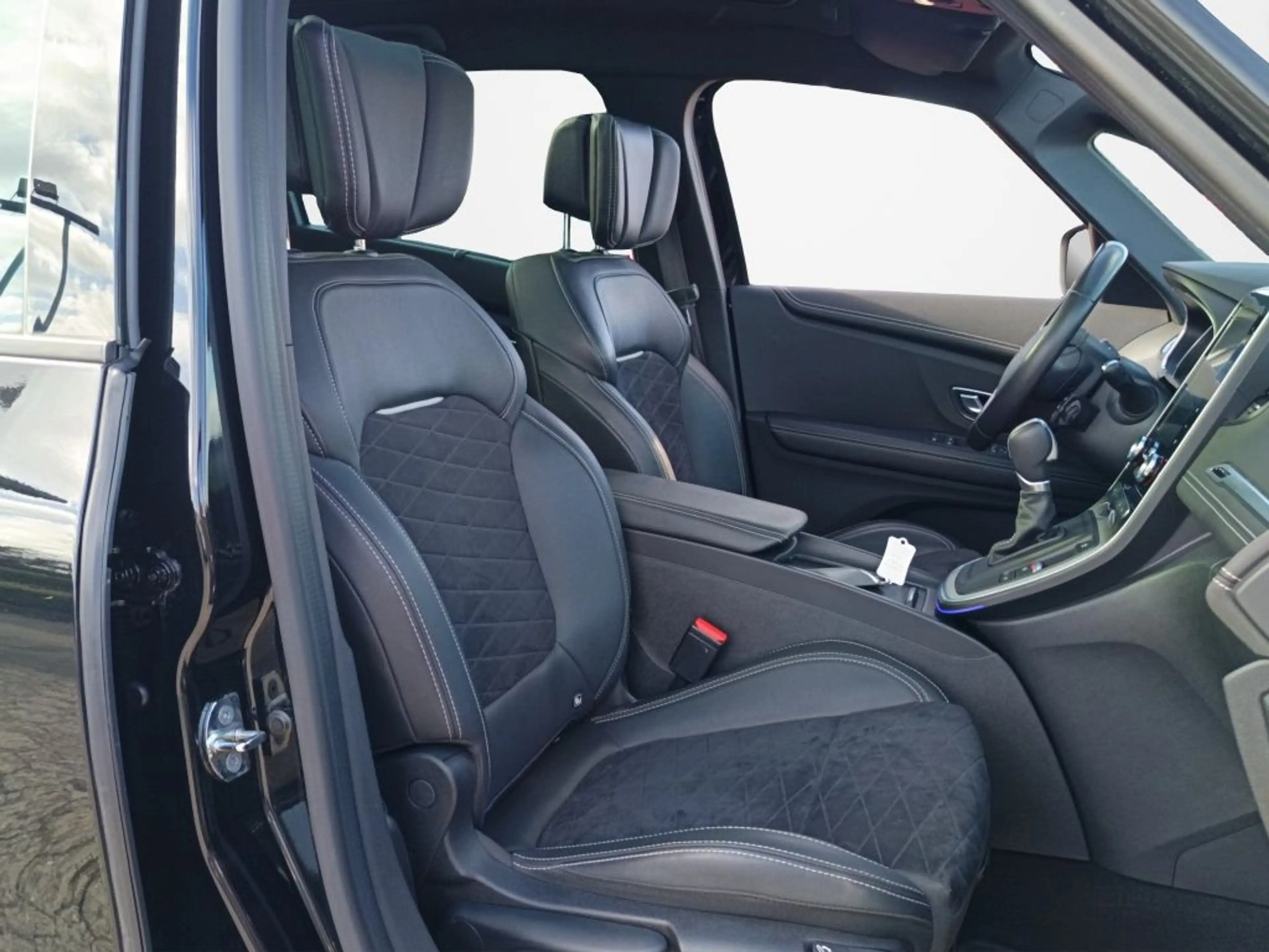 Renault Grand Scenic TCe160 EDC EXECUTIVE Bose Soundsystem + Panorama G — photo 12