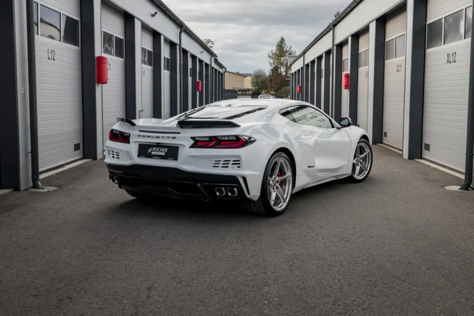 Chevrolet Corvette C8 E-Ray Coupe Weiß - 2