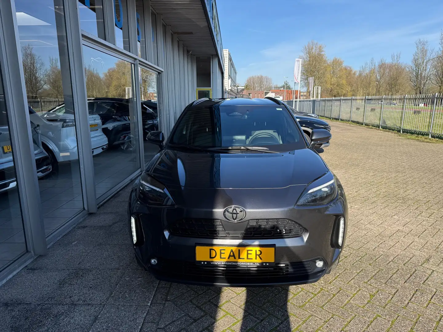 Toyota Yaris Cross 1.5 Hybrid 130 Dynamic ,APPLE CARPLAY, CAMERA, Gris - 2