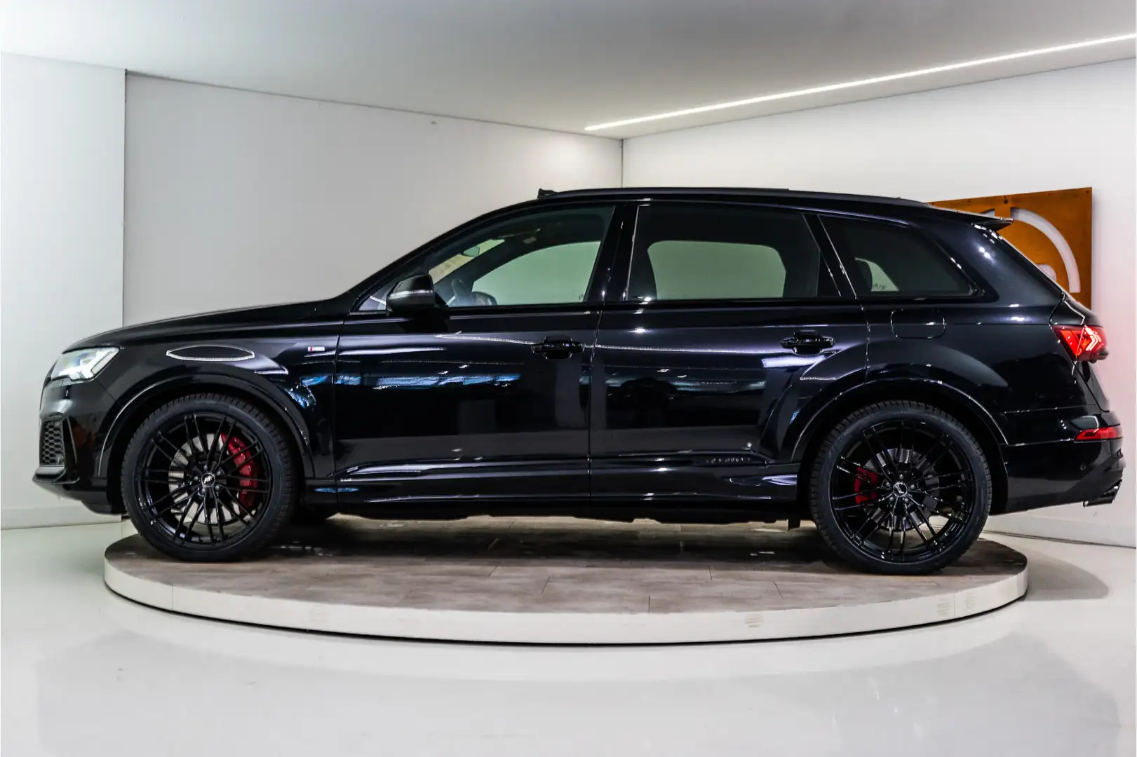 Audi Q7 60 TFSI e Quattro Competition S 456PK | Pano | Tre Zwart - 2