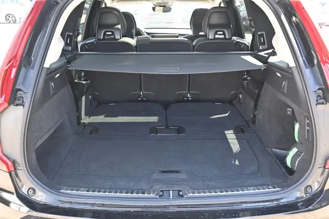 Volvo XC90 view 8