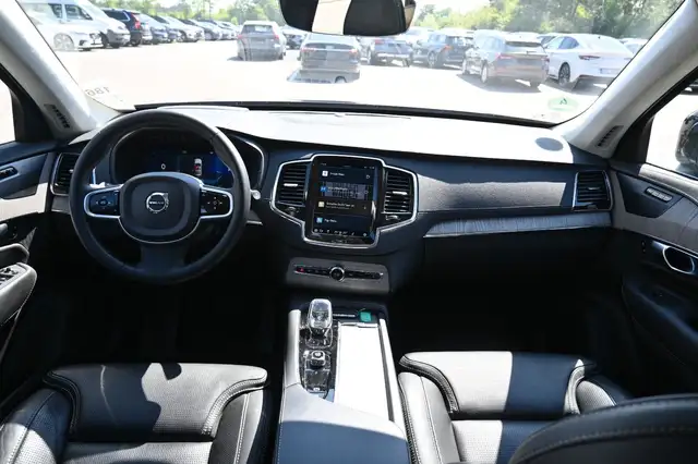 Volvo XC90 view 14