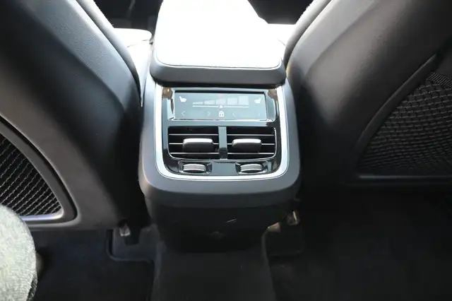 Volvo XC90 view 13