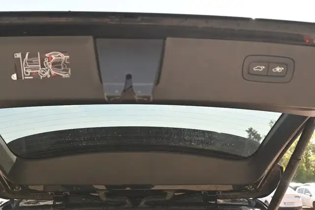Volvo XC90 view 9