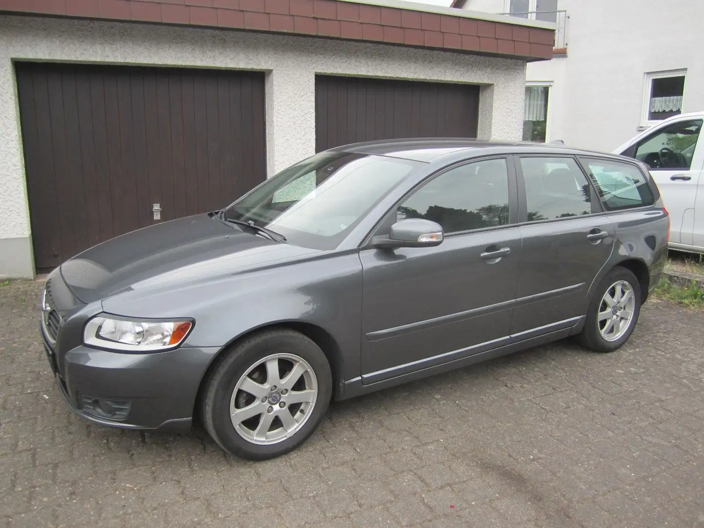 Volvo V50 Kombi 1.8 Momentum II.Hand/TüV-NEU/TOP!!! Grau - 2