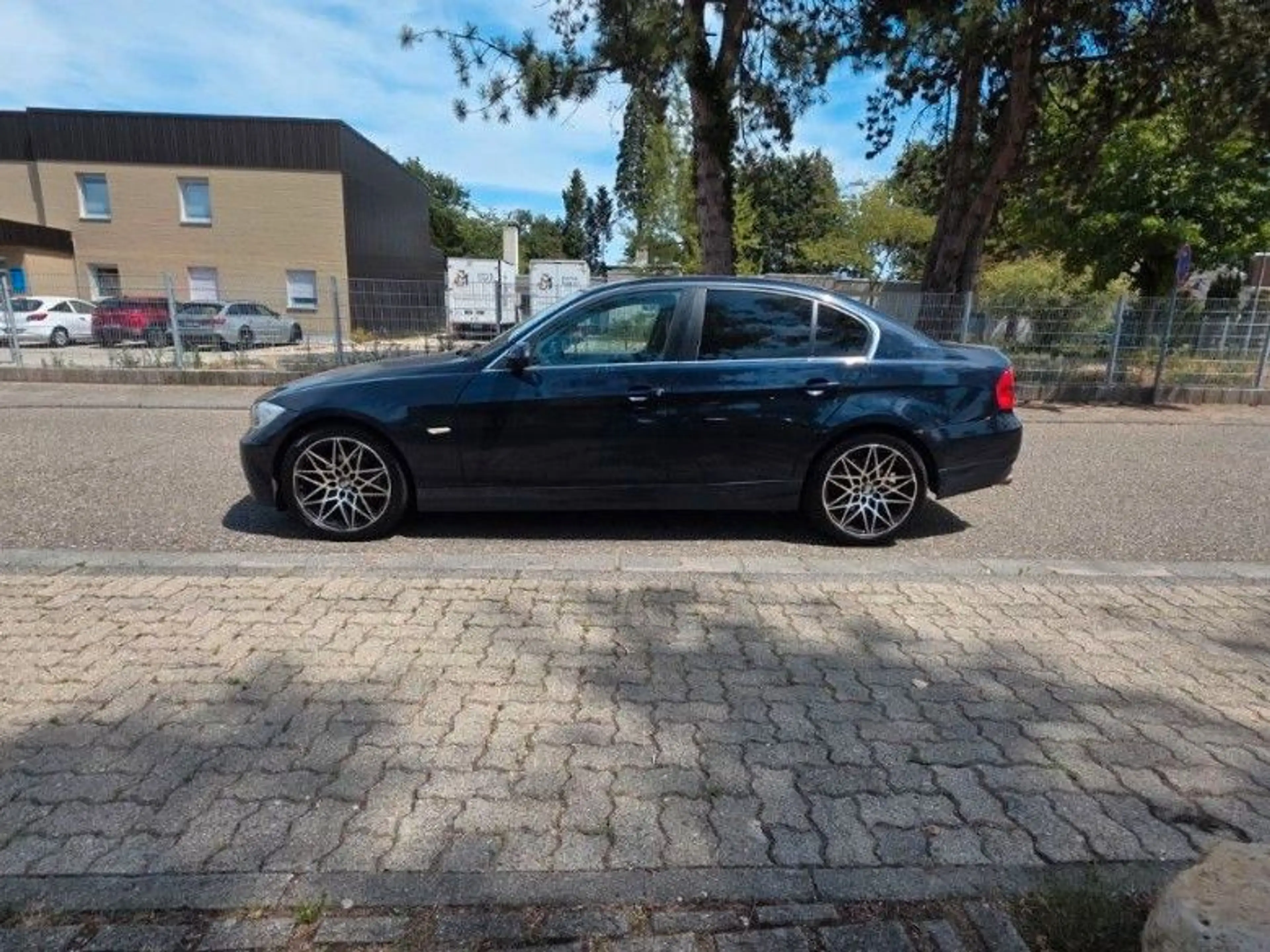 BMW 325 i 3 Limousine M Paket TÜV NEU Garantie — photo 3
