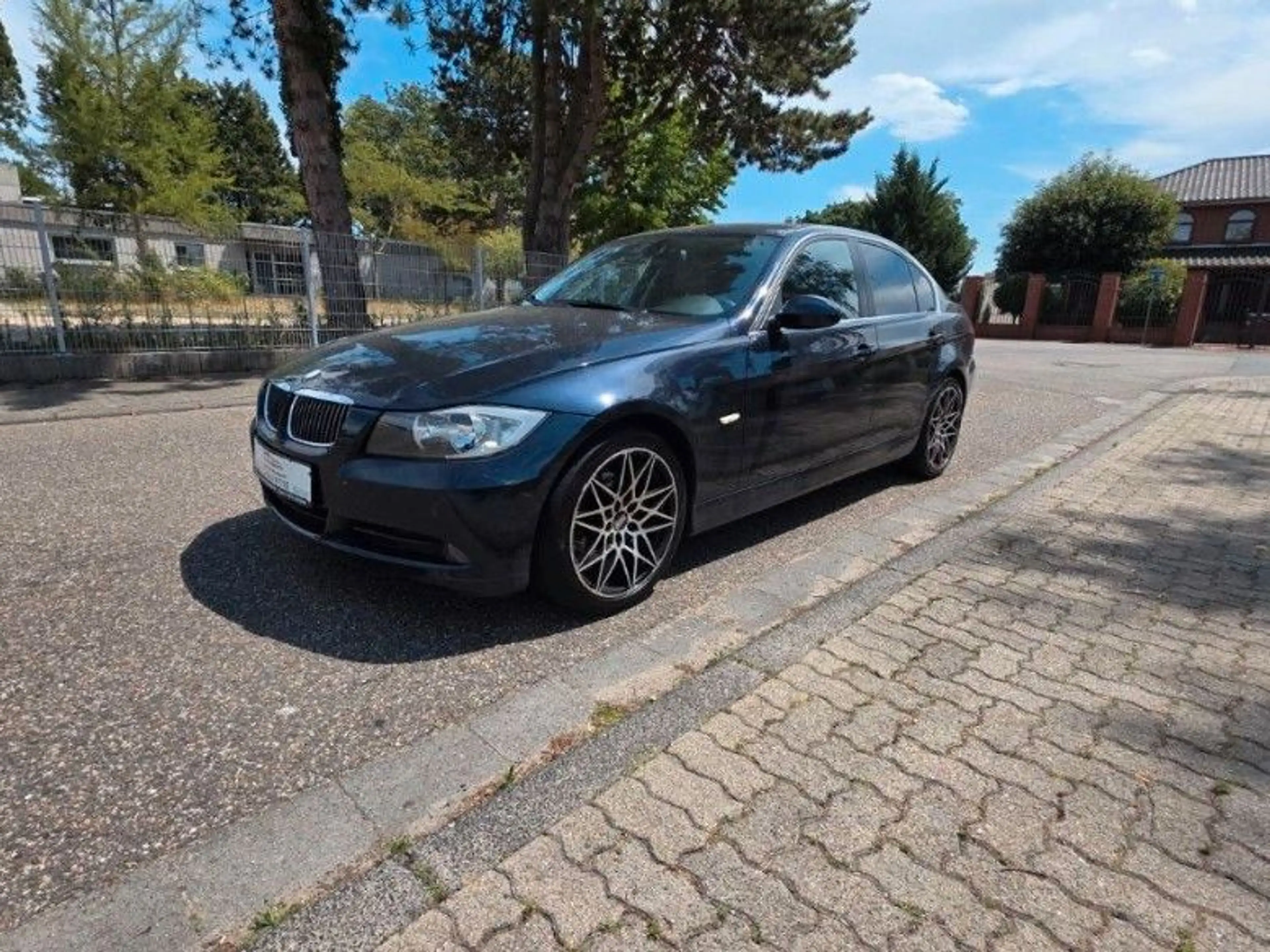 BMW 325 i 3 Limousine M Paket TÜV NEU Garantie