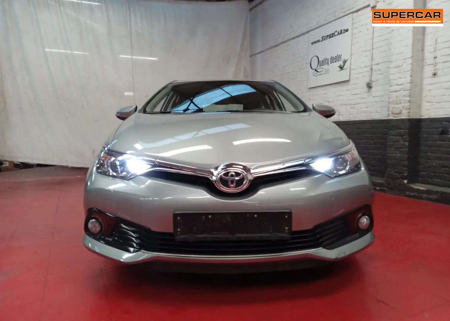 Toyota Auris 1.33i VVT-i *A/C*V/C* Camera* Blth* 258 € x 60 Gris - 2