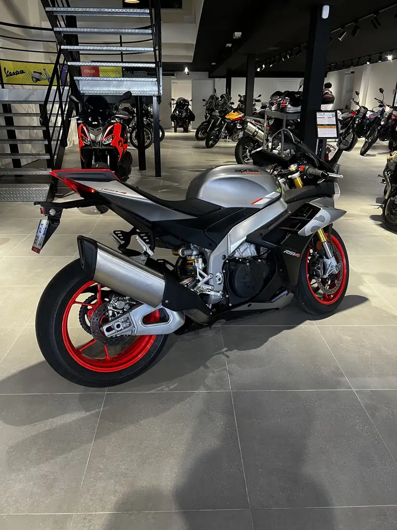 Aprilia RSV4 Gri - 2