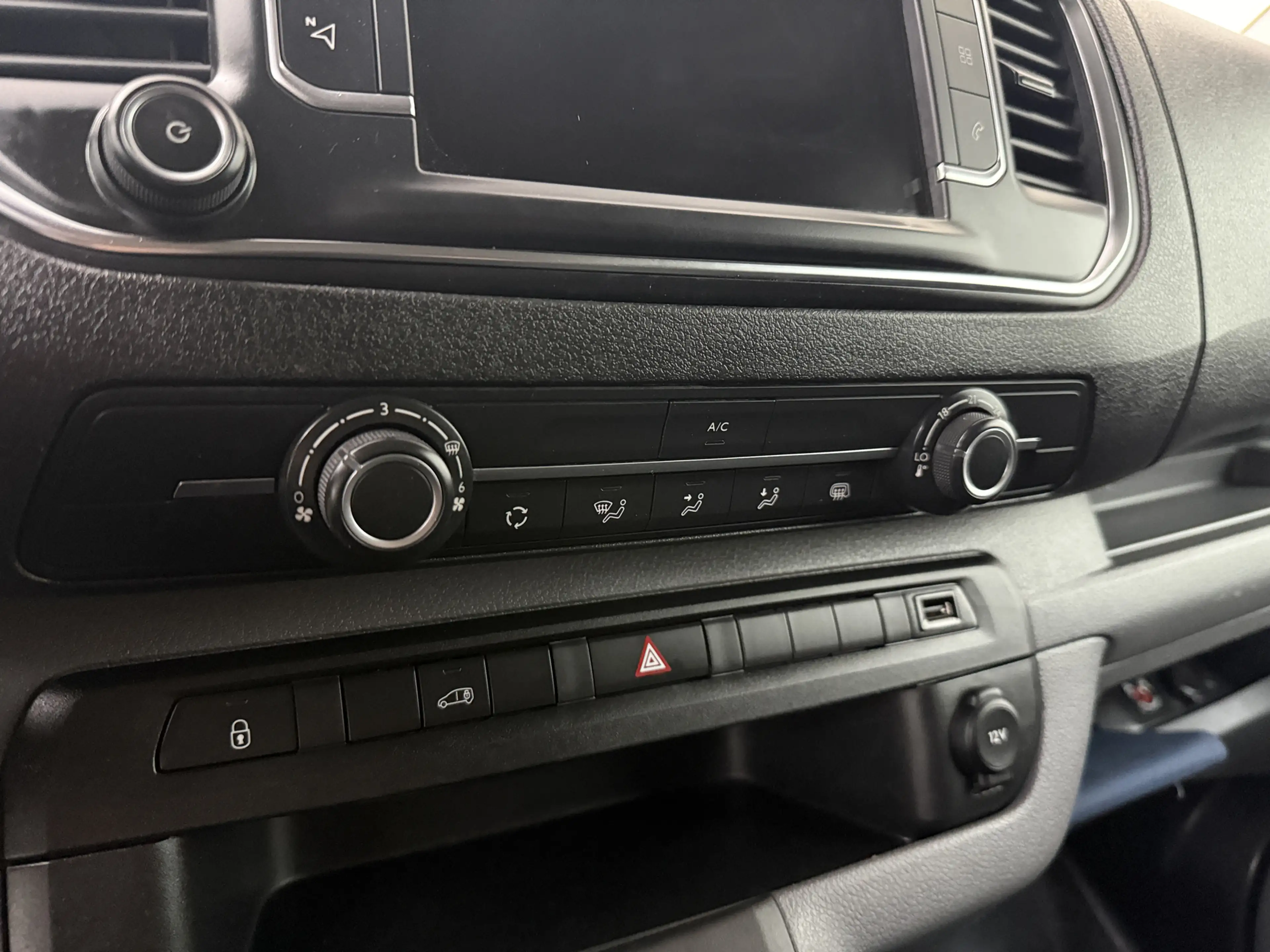 Peugeot Expert 2.0BlueHDI 180PK Automaat XXL Asphalt | Multimedia — photo 20