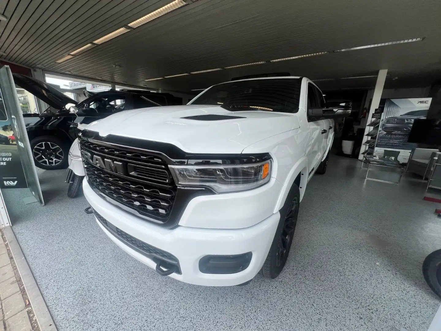 Dodge RAM Crew Cab Limited Night LPG Blanc - 1