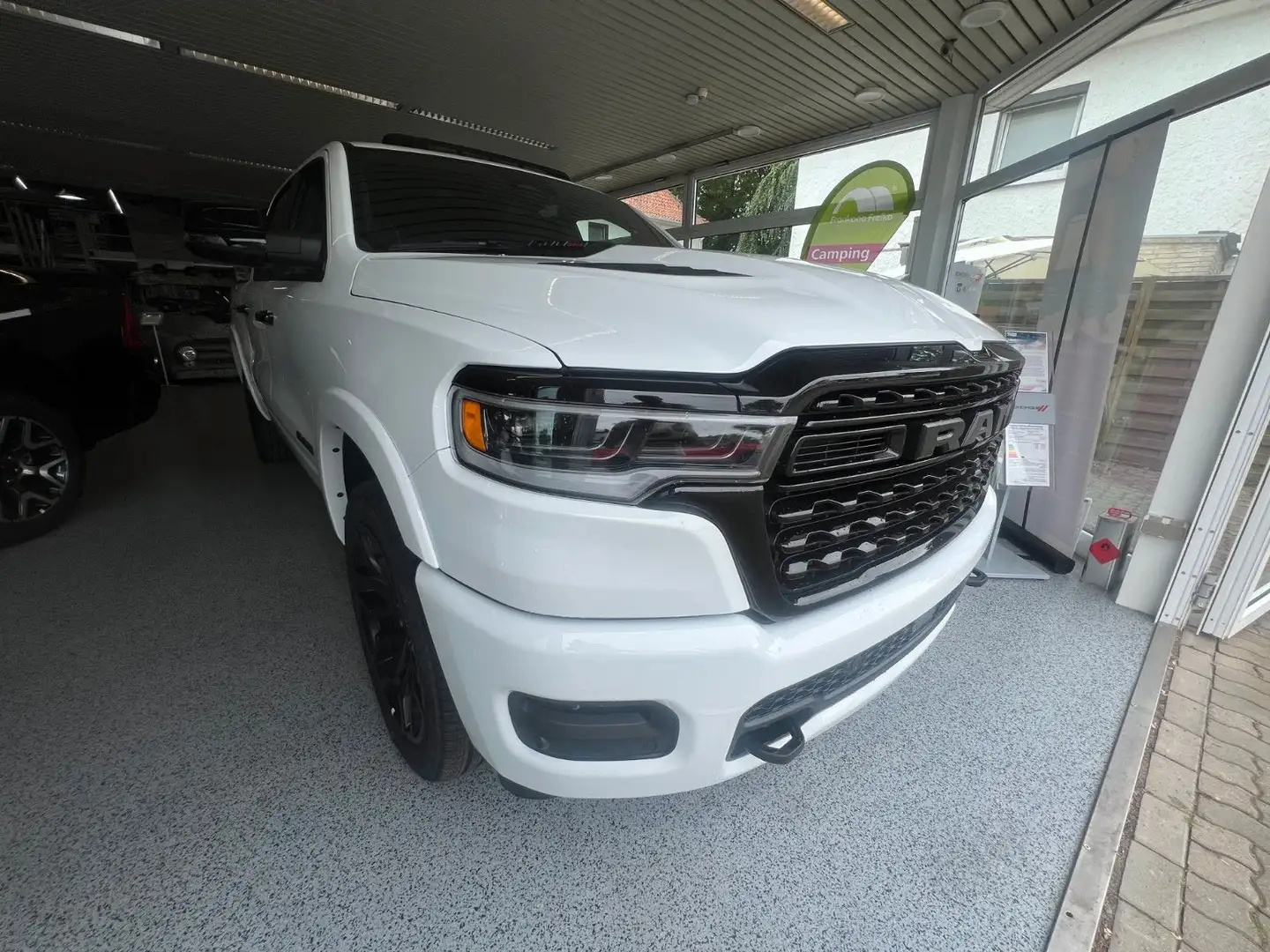 Dodge RAM Crew Cab Limited Night LPG Blanc - 2