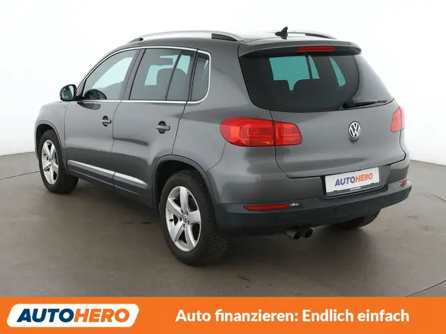 Volkswagen Tiguan view 4