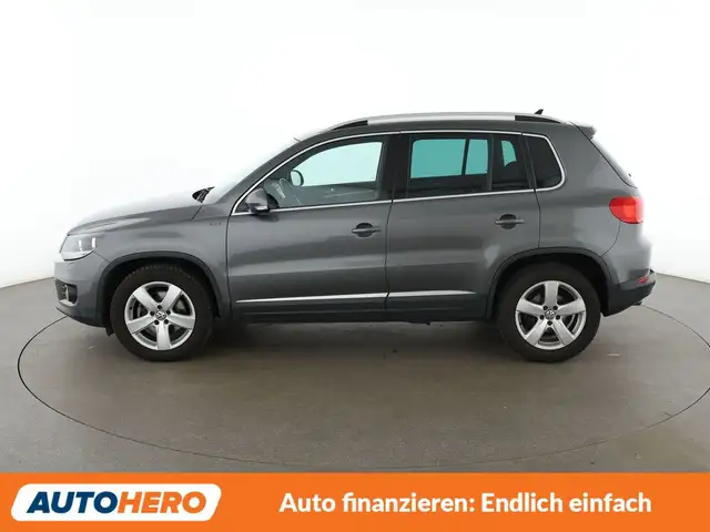 Volkswagen Tiguan view 3