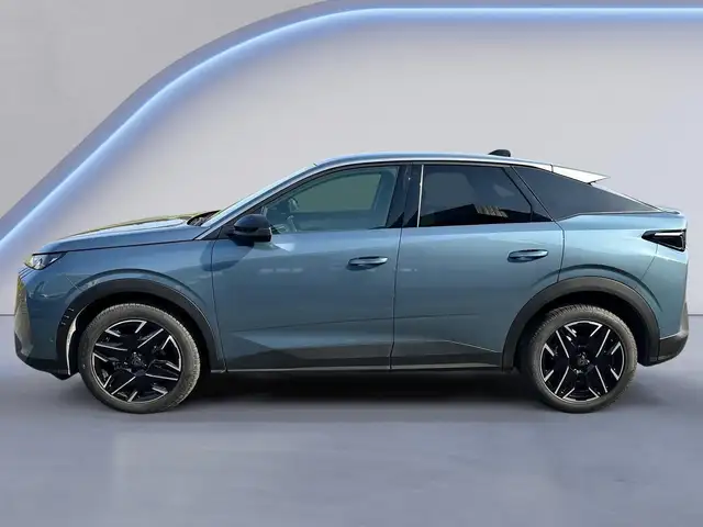 Peugeot 3008 Hybrid 145 Allure mit 360 Grad Kamera