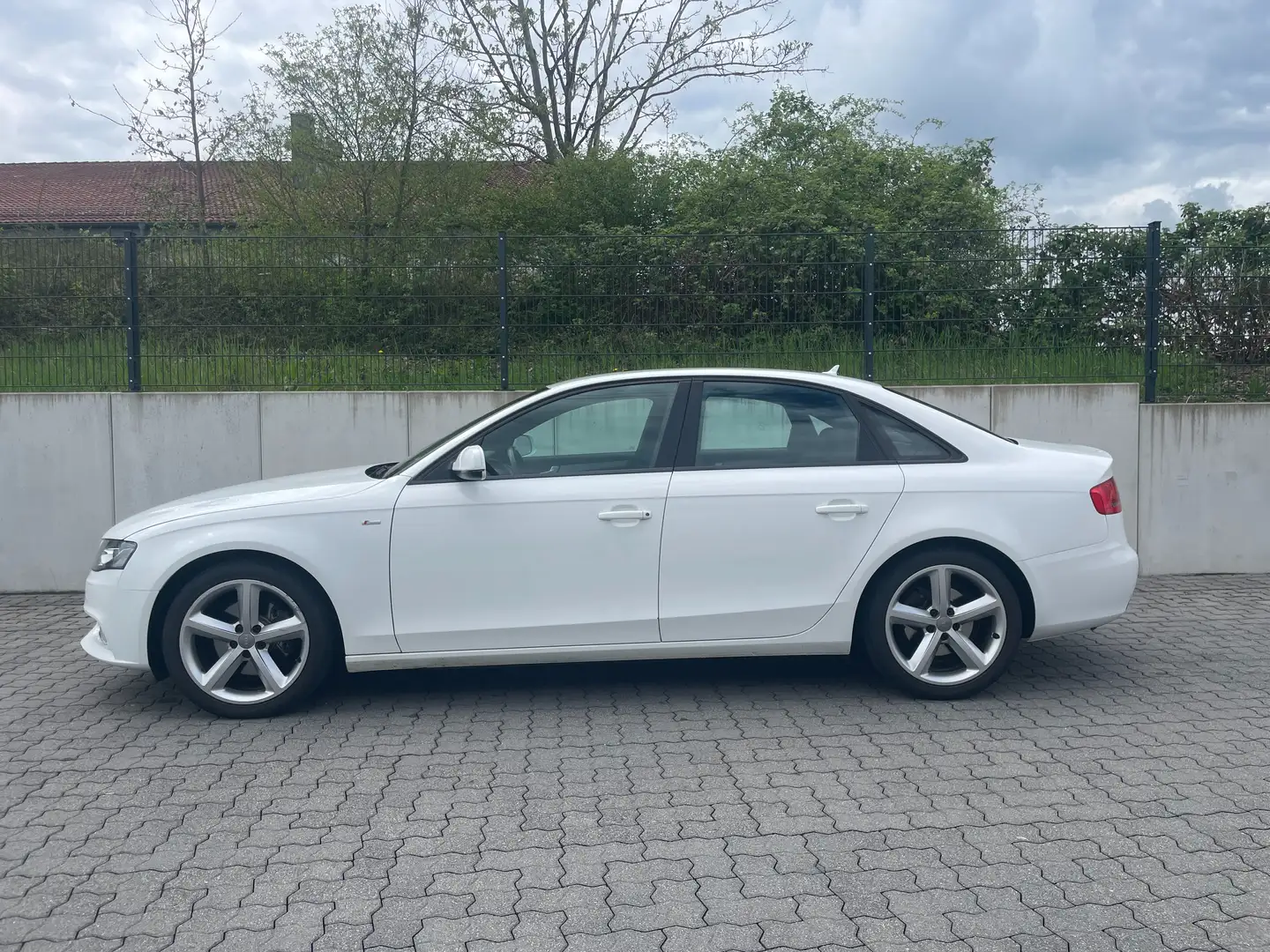 Audi A4 2.0 TDI S-line Navi*Xen*PDC*SpSi*AHK*18 Weiß - 2
