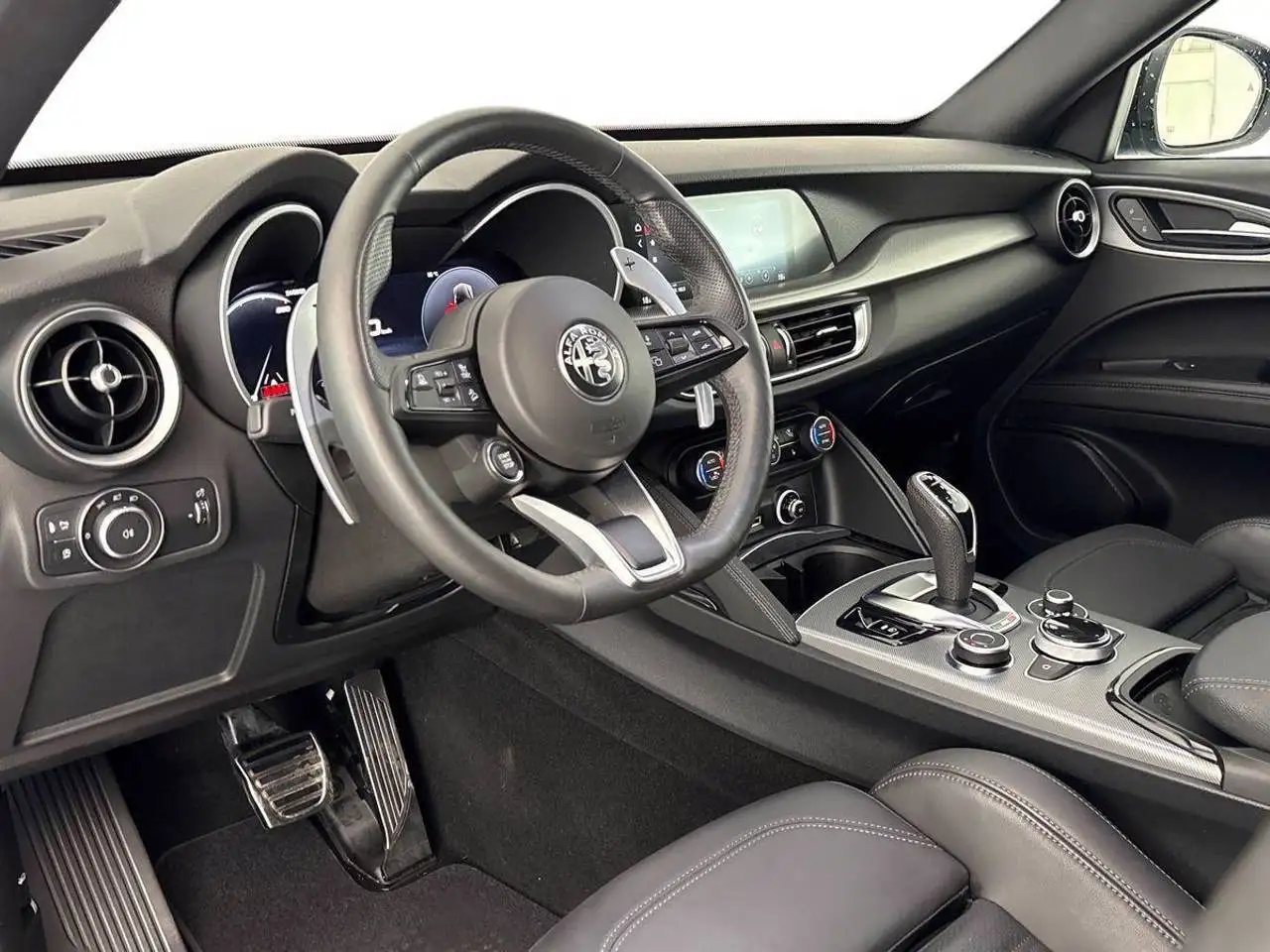 Alfa Romeo Stelvio 2025 — фото 10