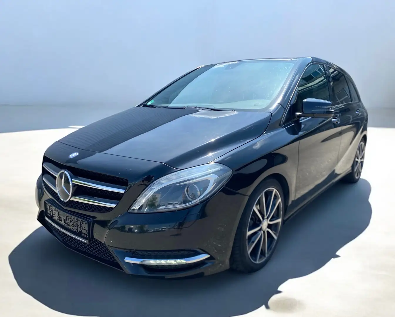 Mercedes-Benz B 180 B 180*PANO*LEDER*SHZ*XENON*AHK*SPORTPAKET*KLIMA Schwarz - 1