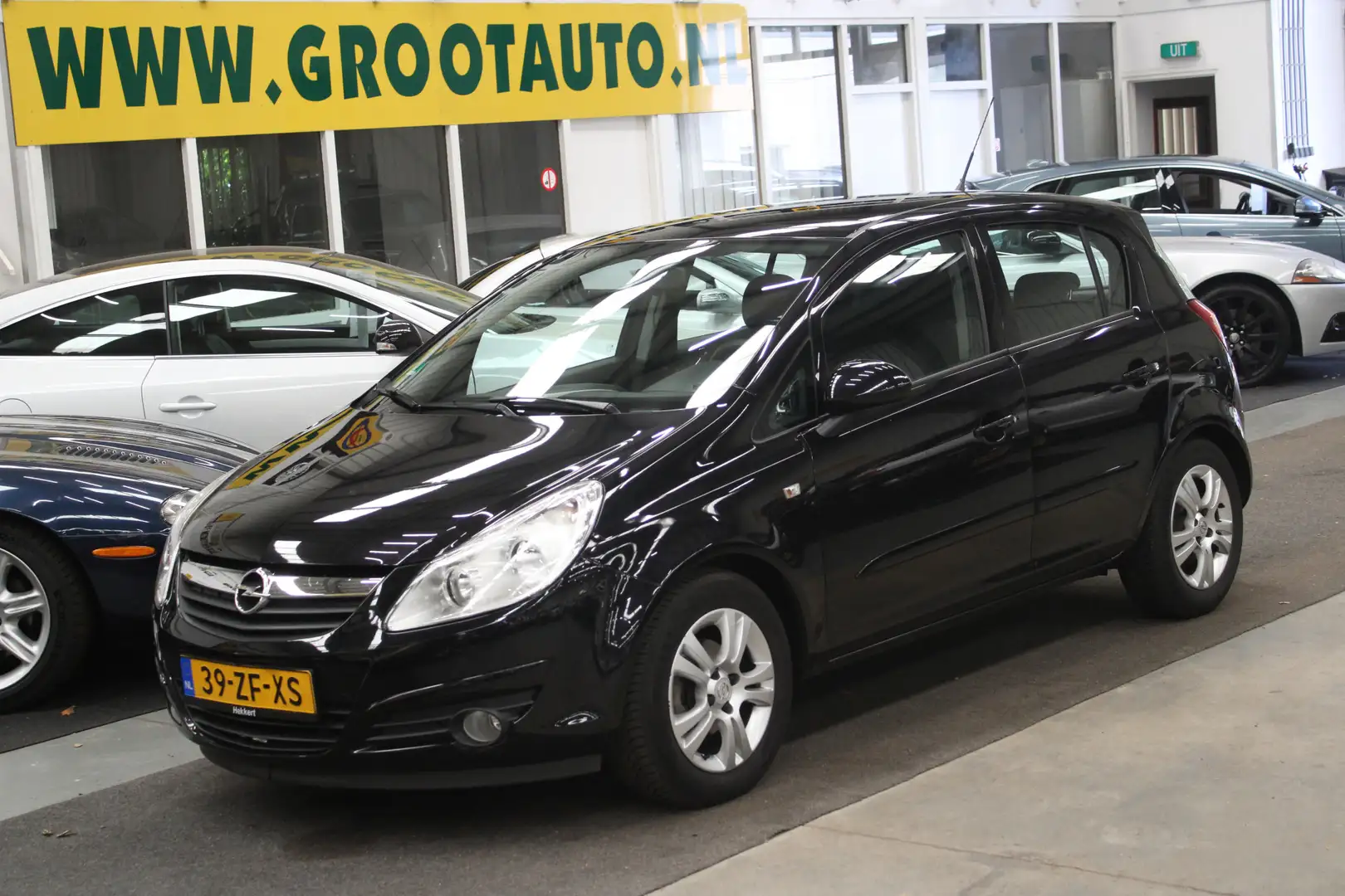 Opel Corsa 1.4-16V Enjoy Airco, Stuurbekrachtiging Zwart - 1