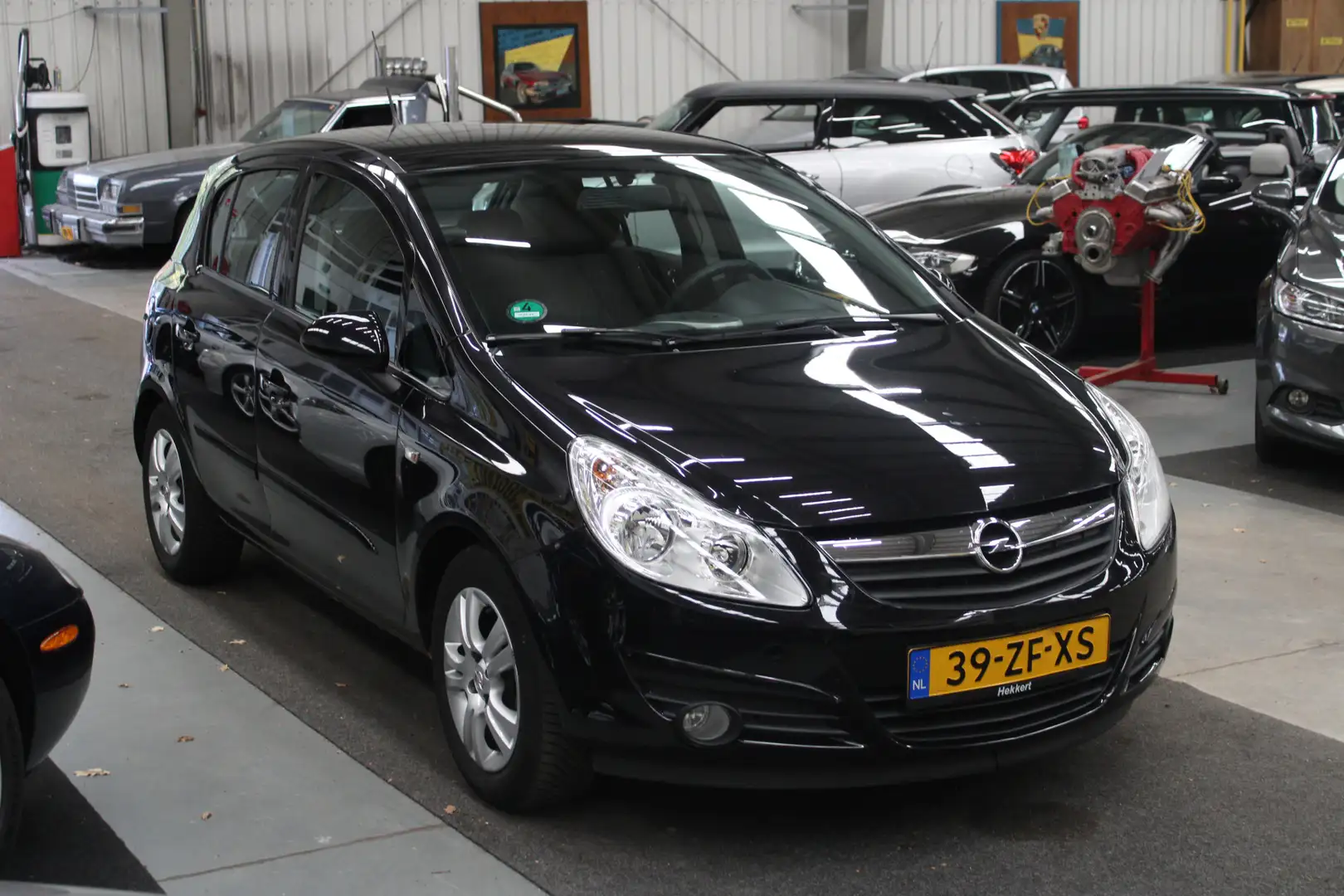 Opel Corsa 1.4-16V Enjoy Airco, Stuurbekrachtiging Zwart - 2
