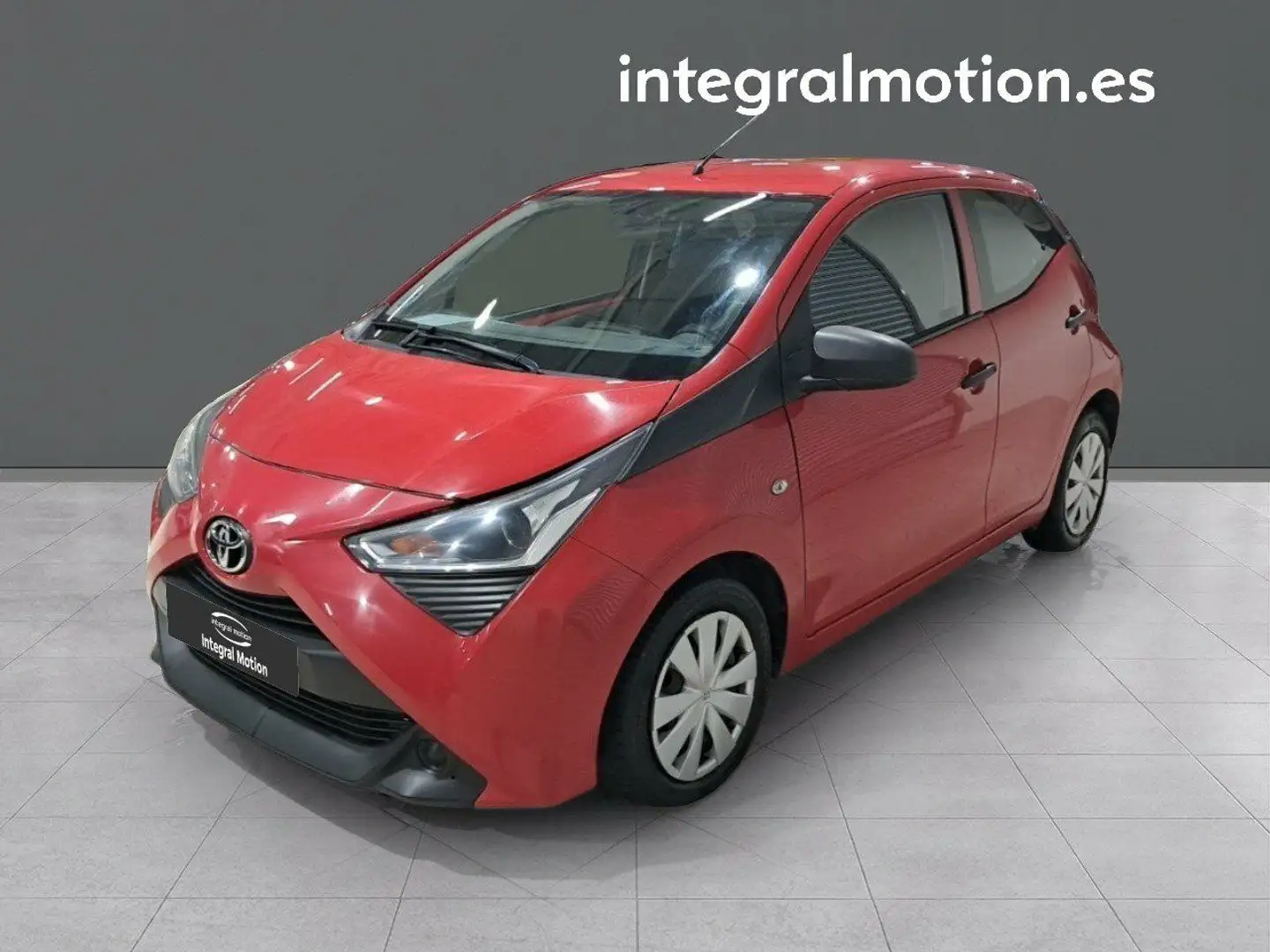 Toyota Aygo 70 x-play Rojo - 1