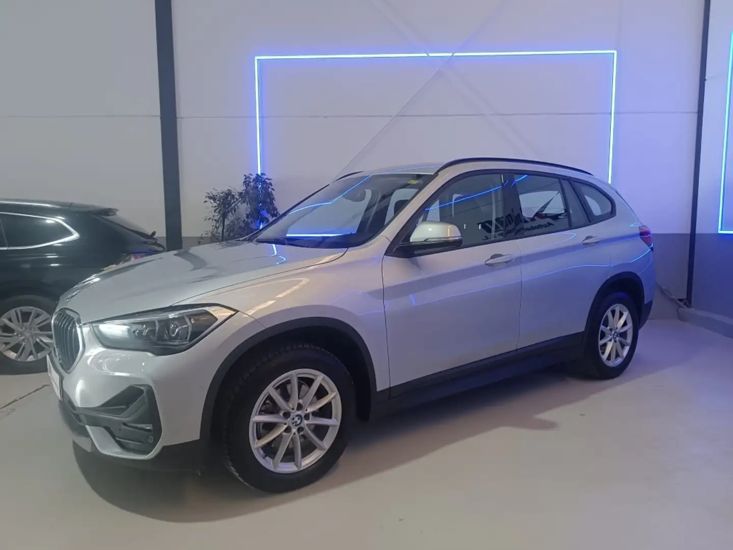 BMW X1 sDrive 18d Business Gris - 1