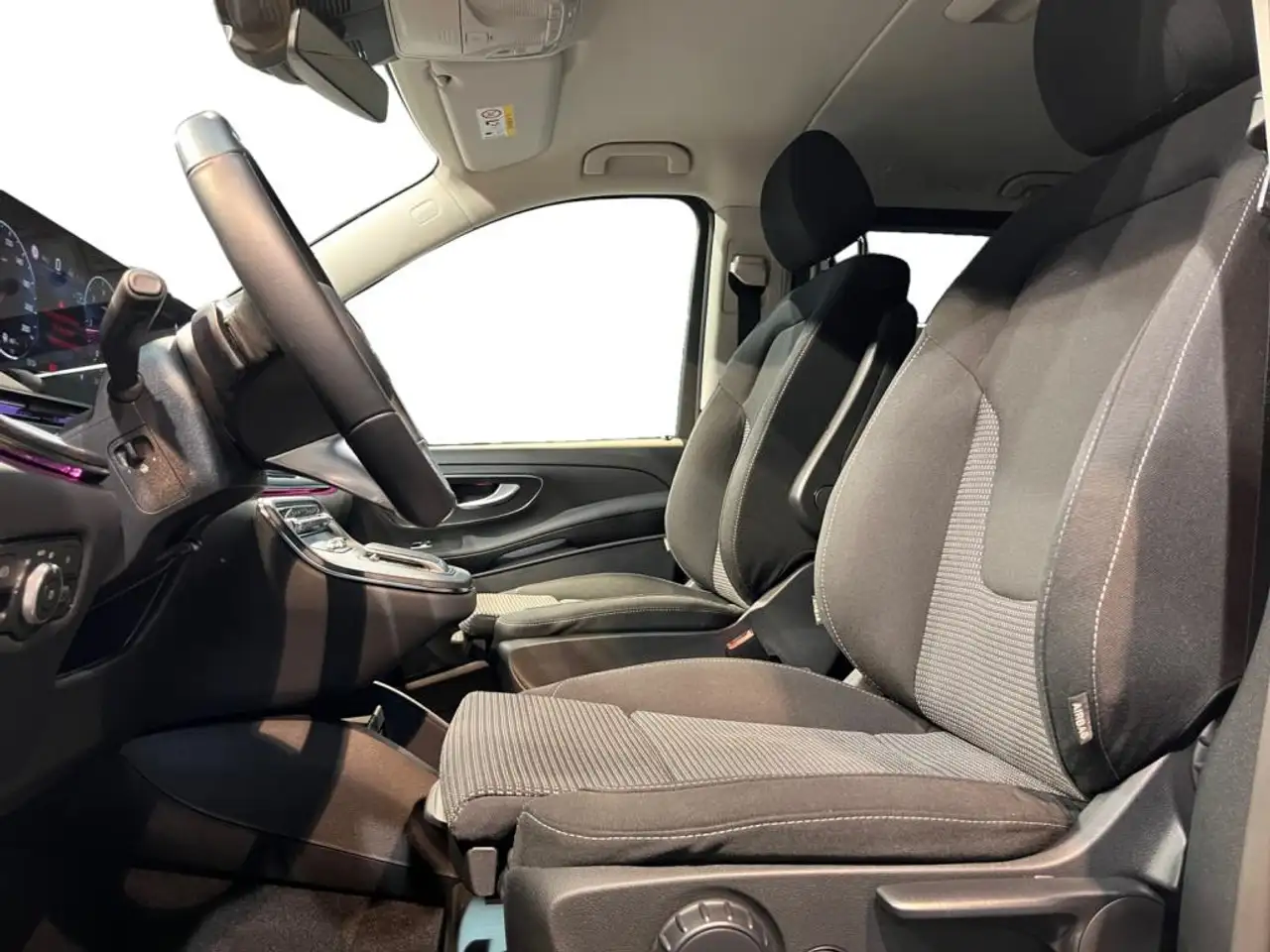 Mercedes-Benz V 300 d **MBUX,Navi,Burmester,Sport,el.Schiebe,R-Cam 5