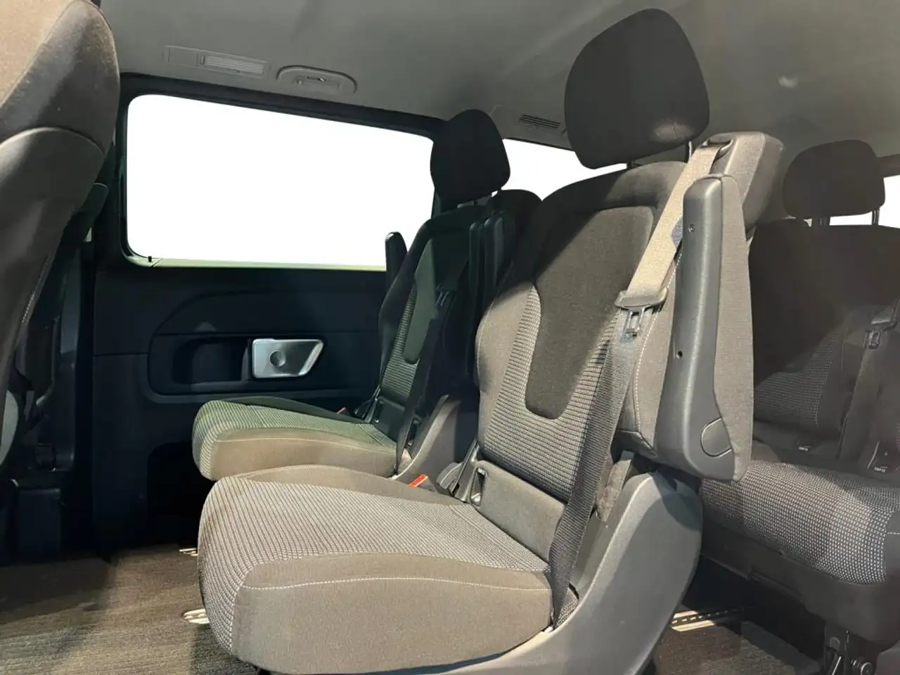 Mercedes-Benz V 300 d **MBUX,Navi,Burmester,Sport,el.Schiebe,R-Cam 7