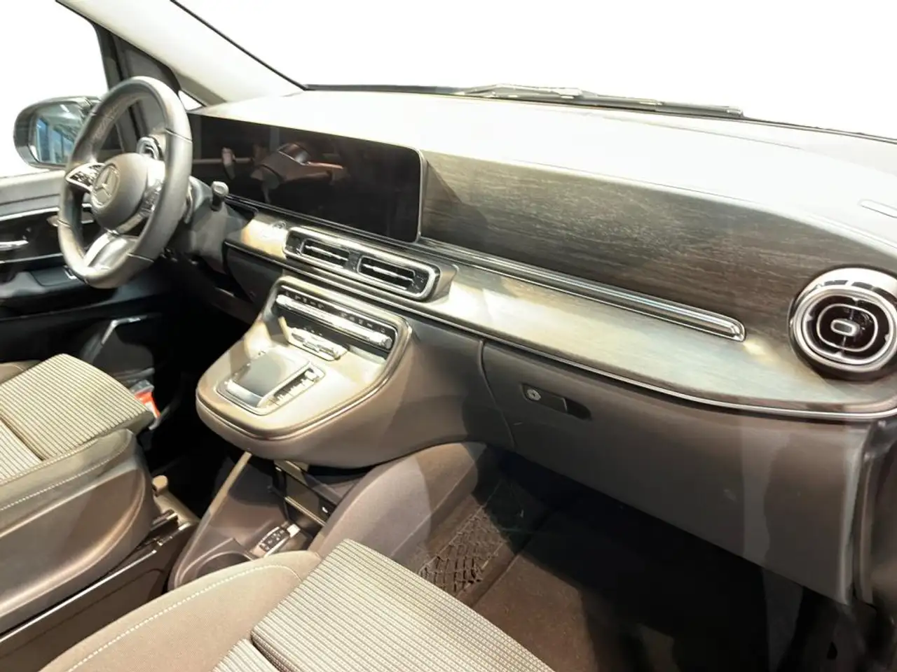 Mercedes-Benz V 300 d **MBUX,Navi,Burmester,Sport,el.Schiebe,R-Cam 3