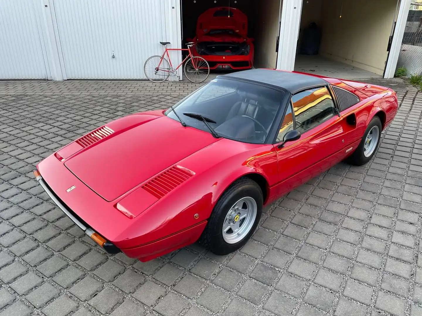 Ferrari 308 GTS Rot - 1