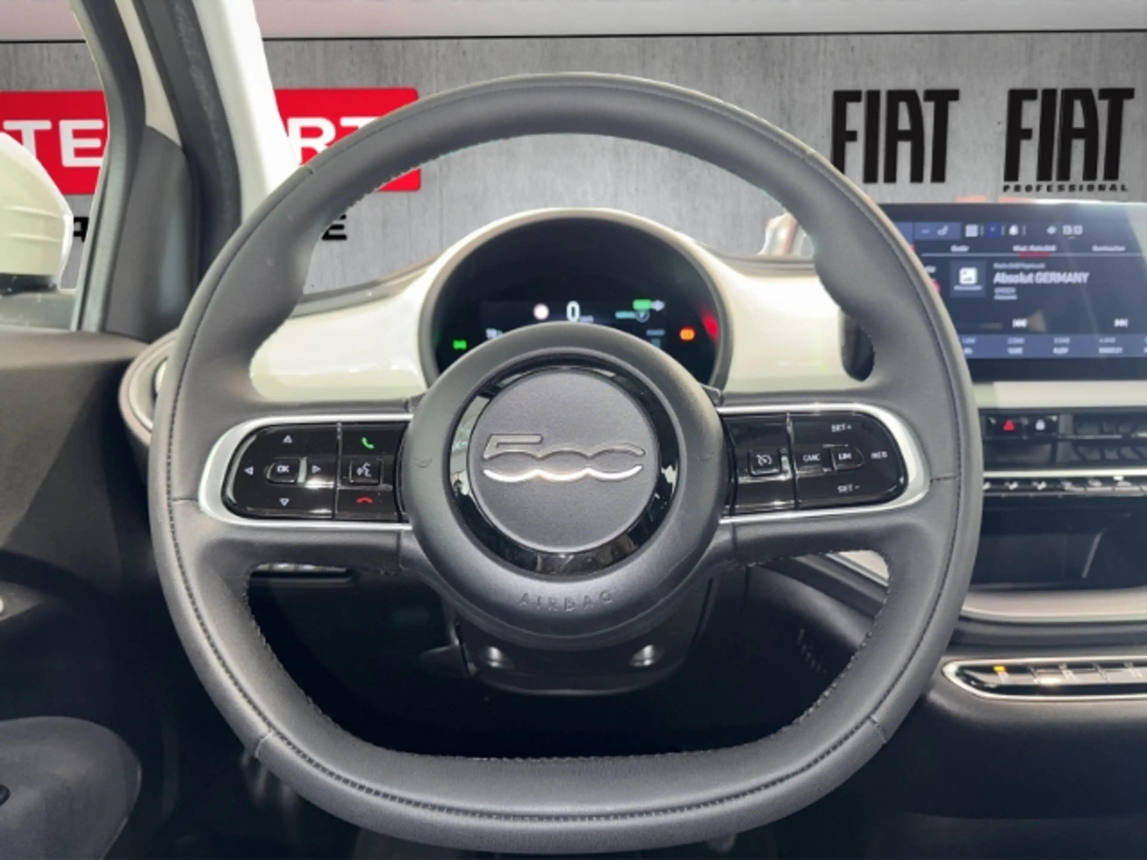 Fiat 500e Basis/Navi/RFK/Alu/Apple&Android — photo 10