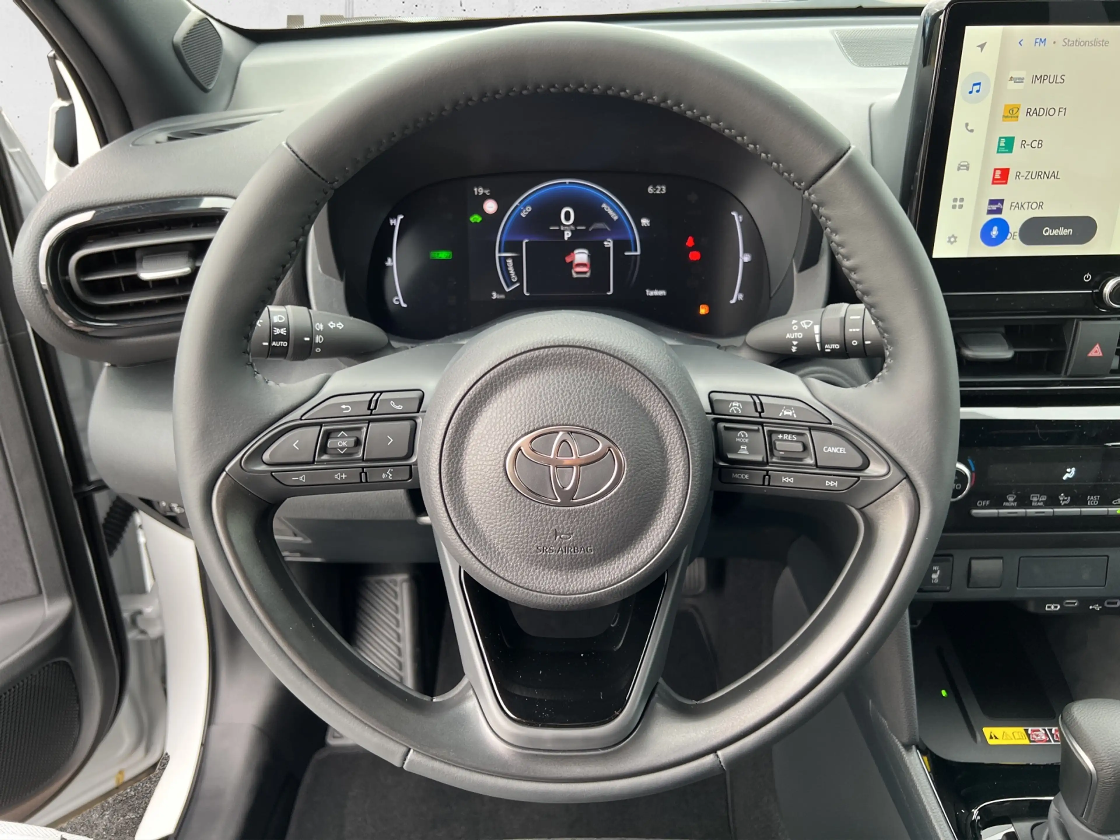 Toyota Yaris Cross HYBRID 2WD Active Drive Safety Paket 5t. — photo 11