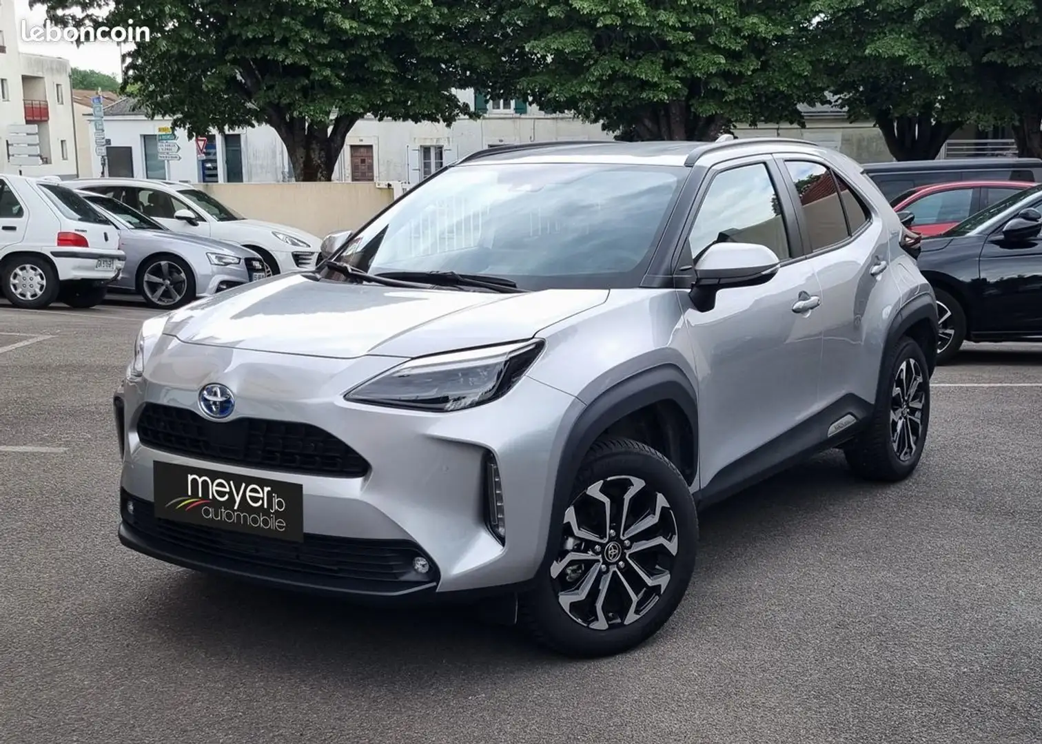 Toyota Yaris Cross 116H DESIGN MC24 Gris - 1