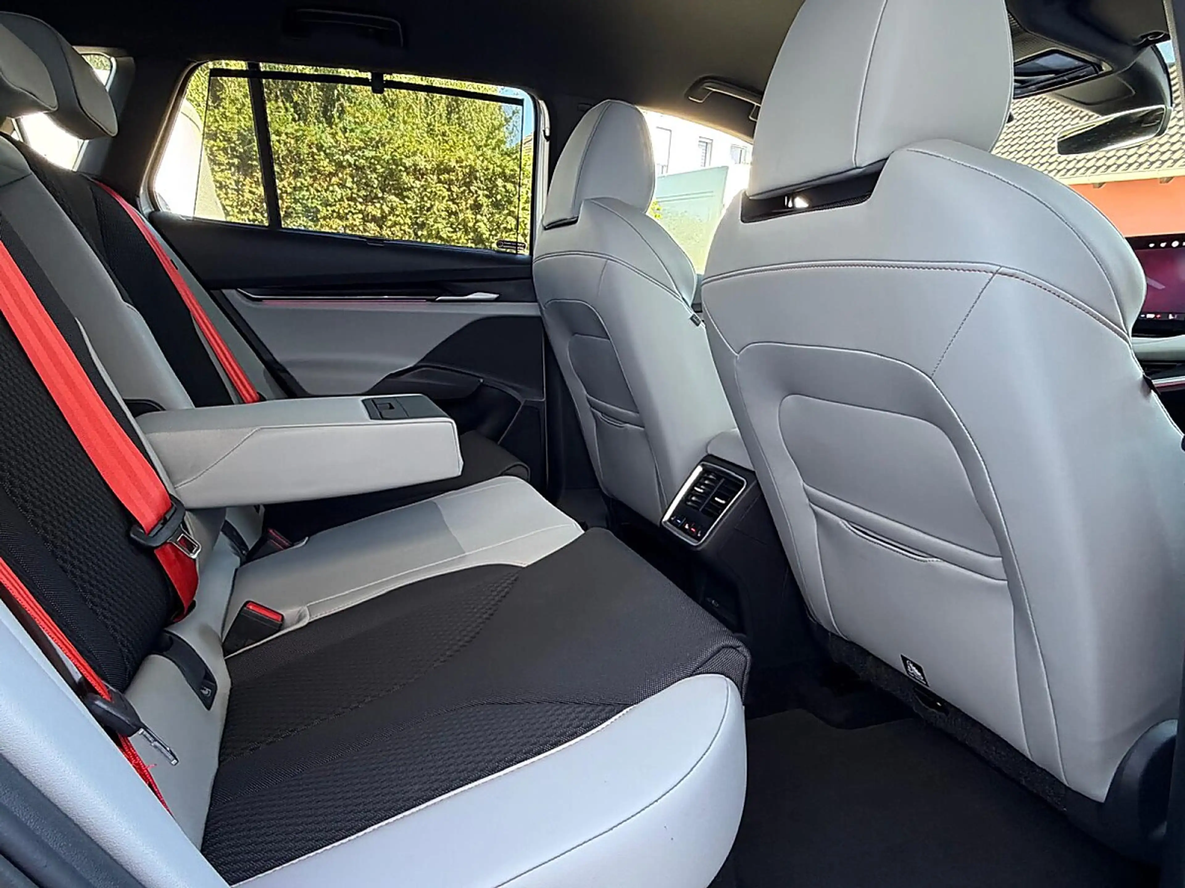 Skoda Elroq 85 85 Lodge First Edition AHK, leasingfähig, 5J... — photo 5
