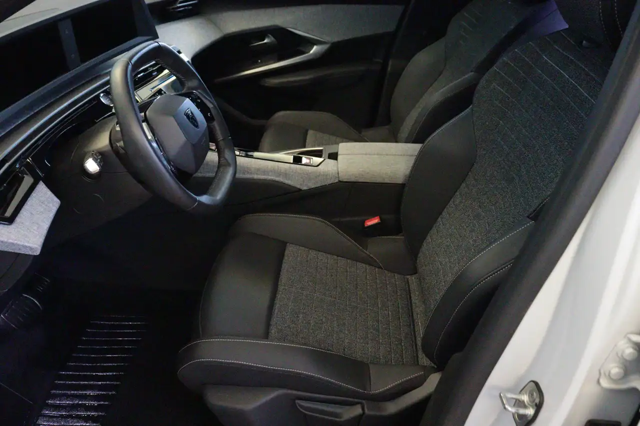 Peugeot 5008 1.2 Hybrid 145 Allure Automaat | 7 PERS | APPCONNE 5