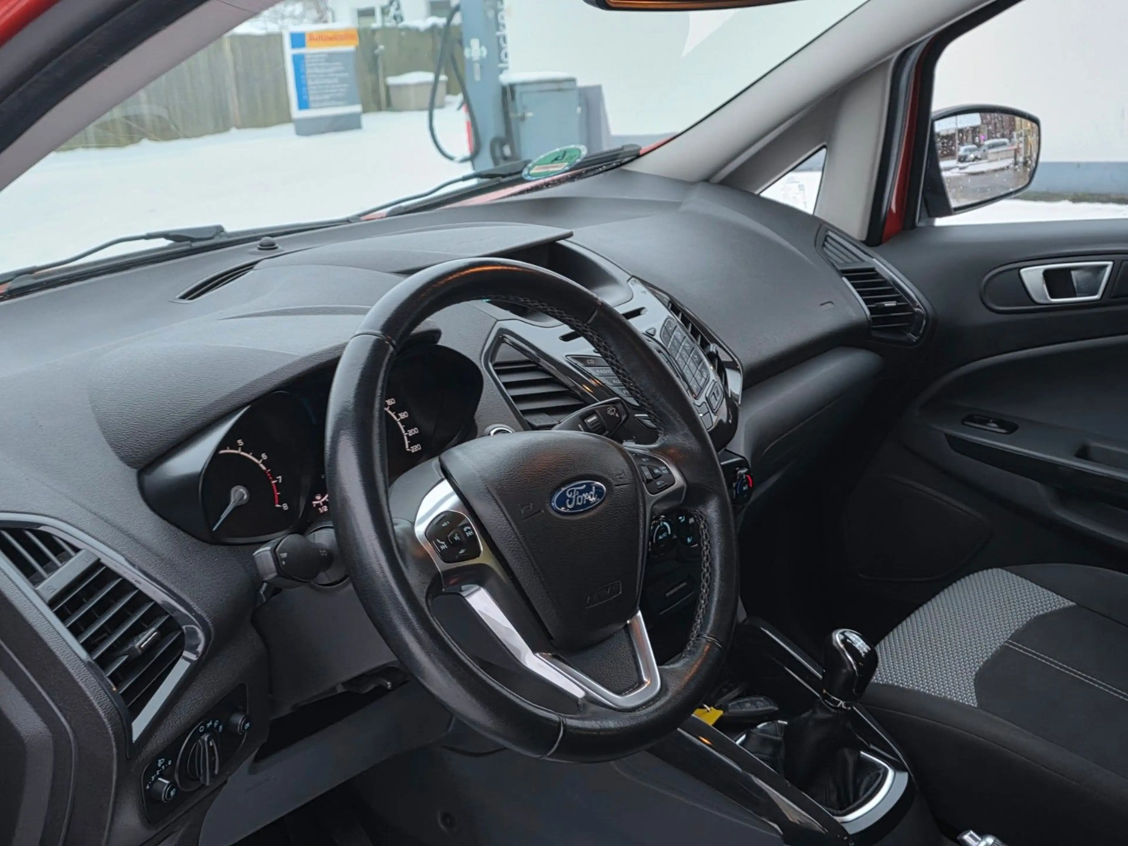 Ford EcoSport Titanium — photo 11