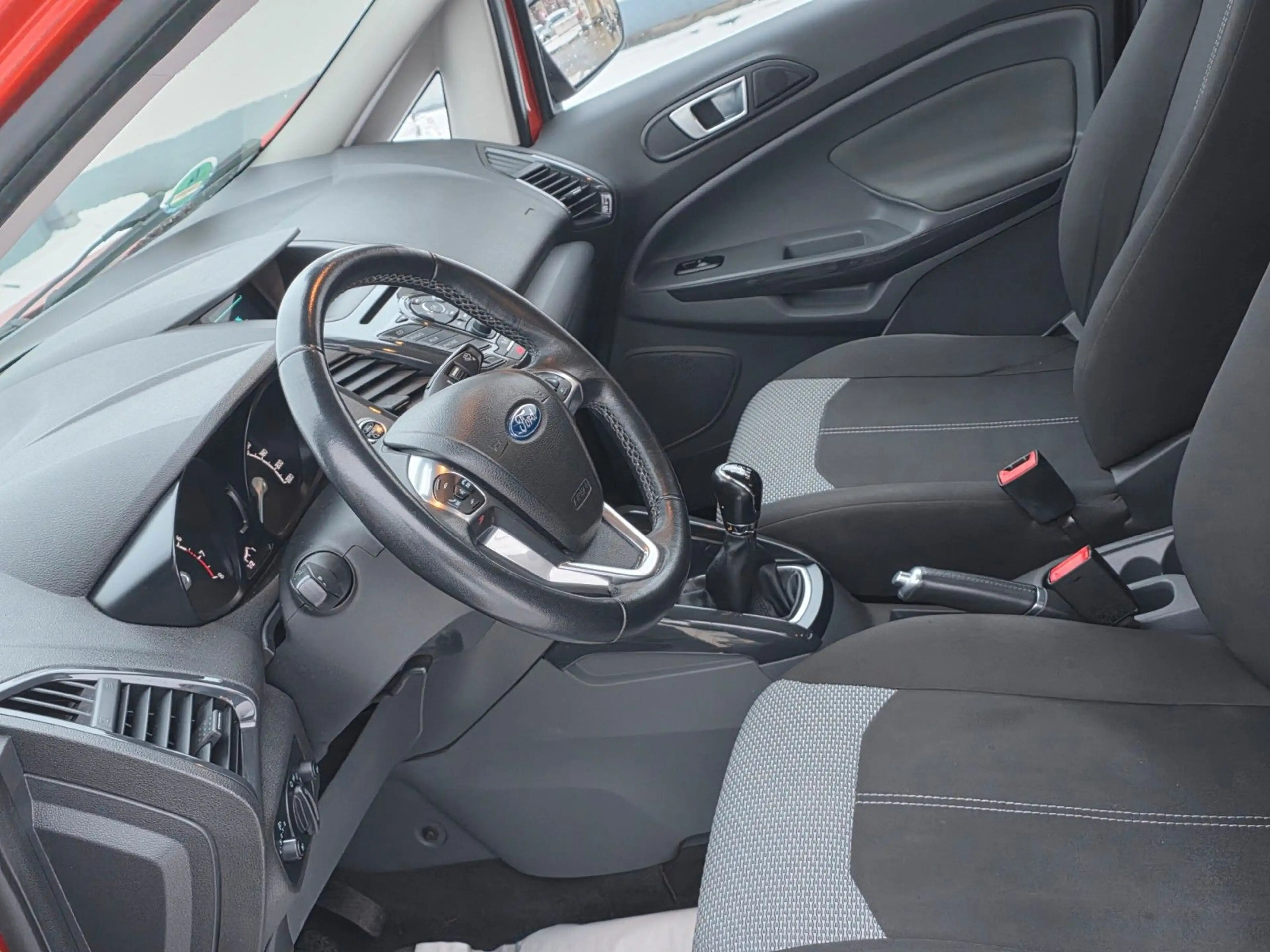 Ford EcoSport Titanium — photo 10
