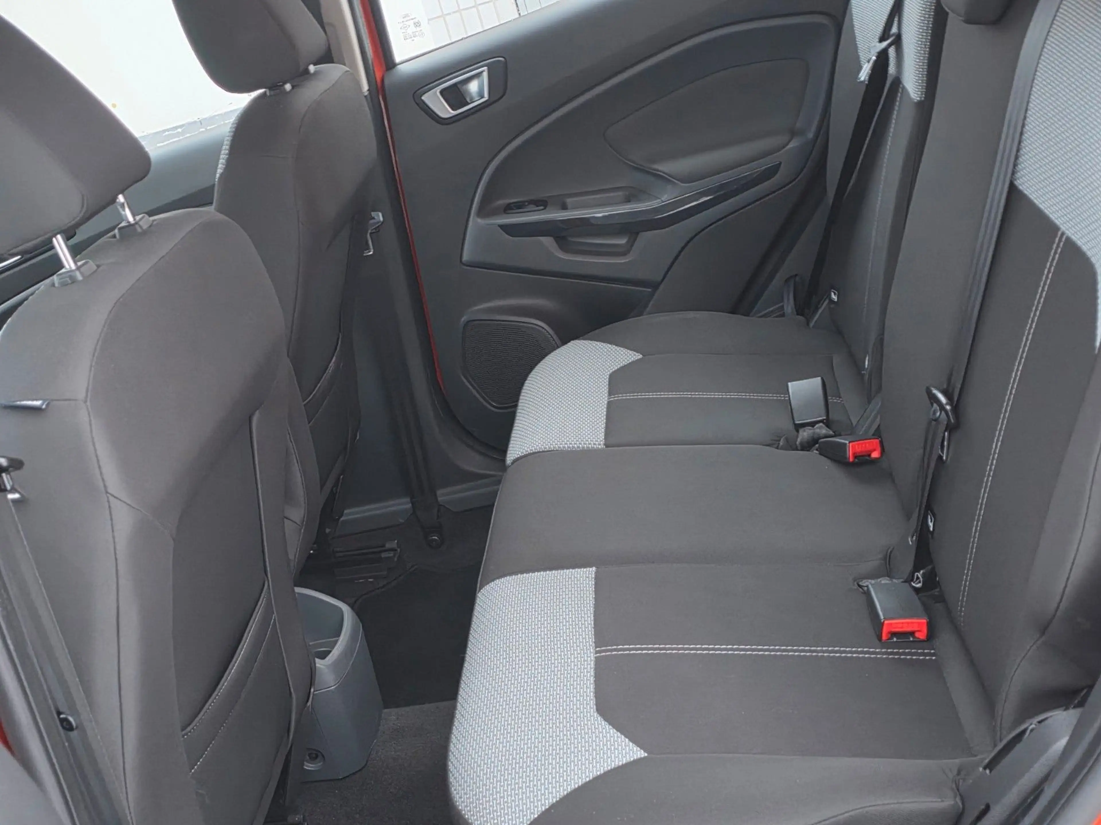 Ford EcoSport Titanium — photo 12