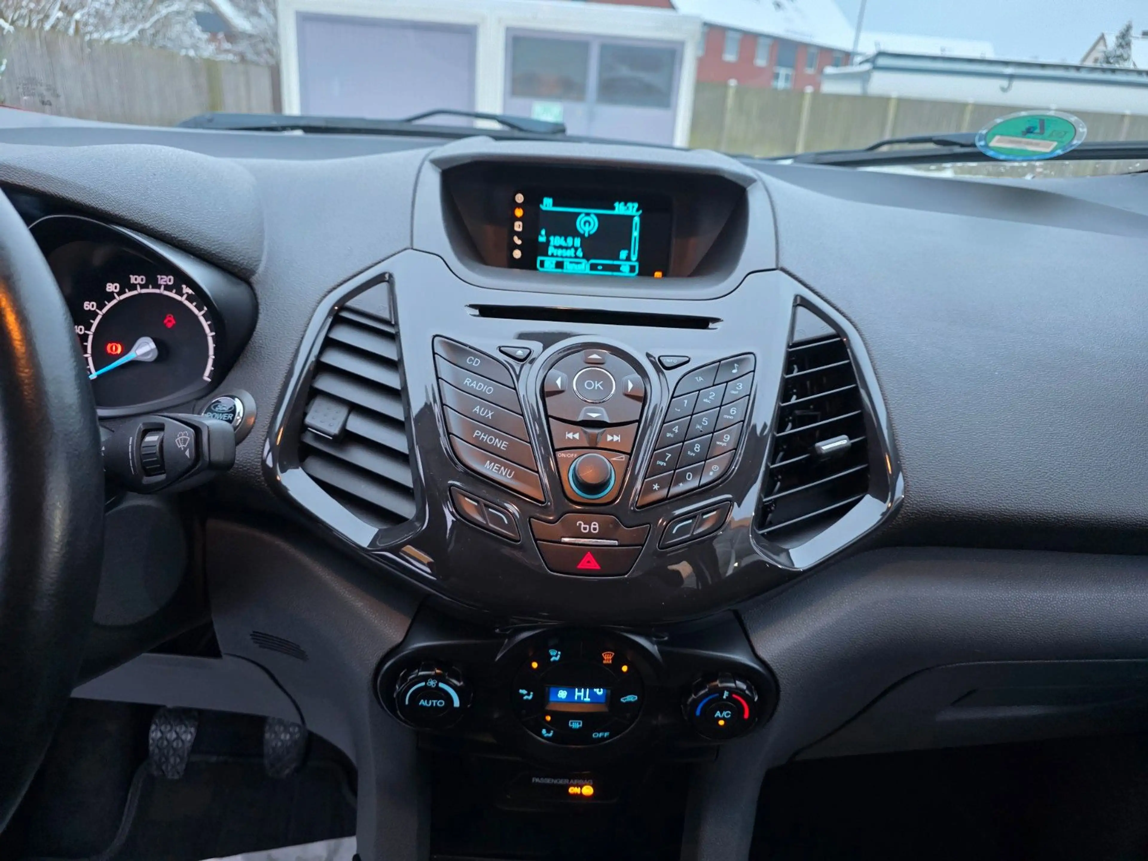 Ford EcoSport Titanium — photo 15