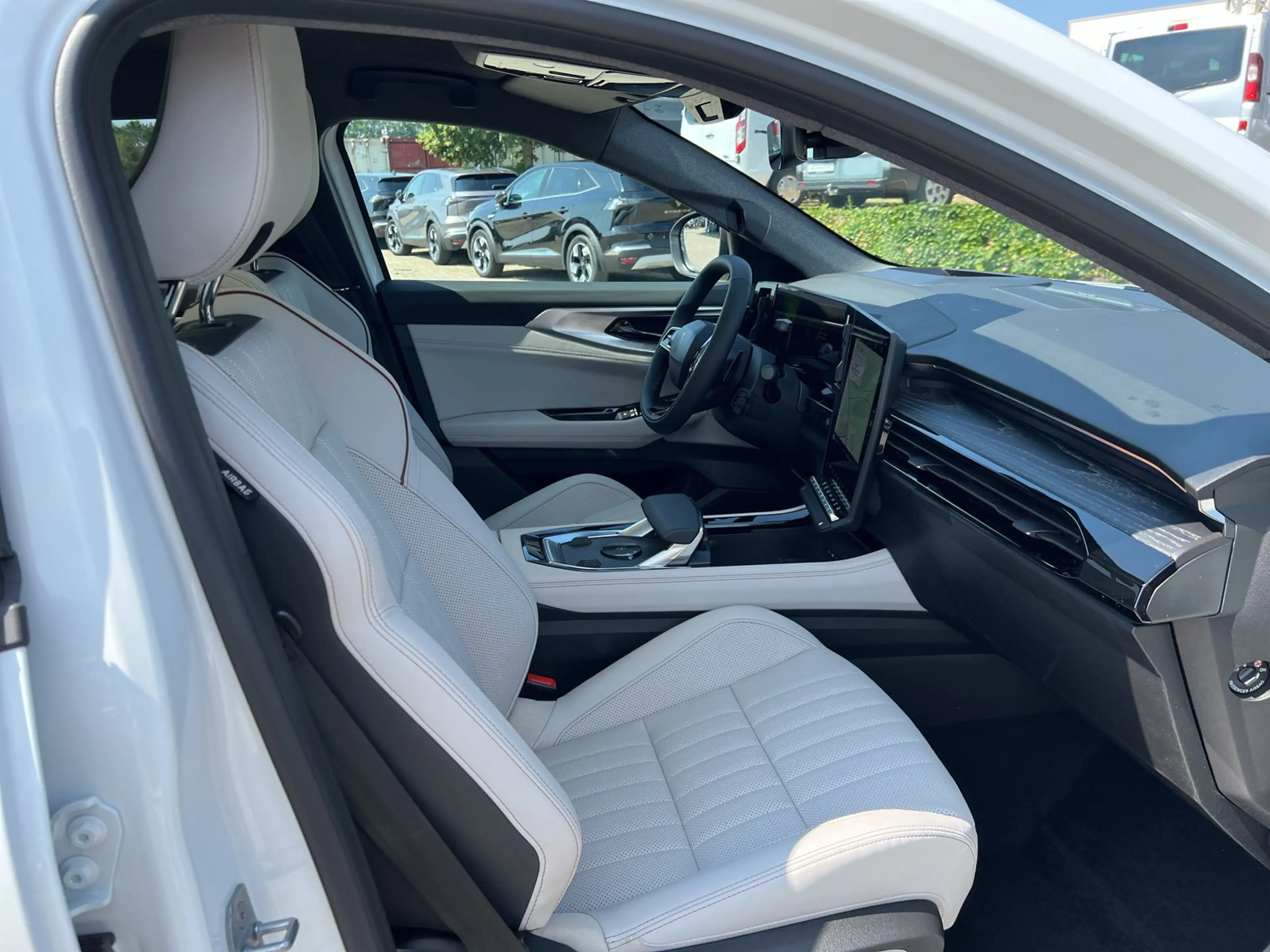 Renault Espace E-TECH 200 Iconic 7-S SHZ LKHZ 360° Pano — photo 9