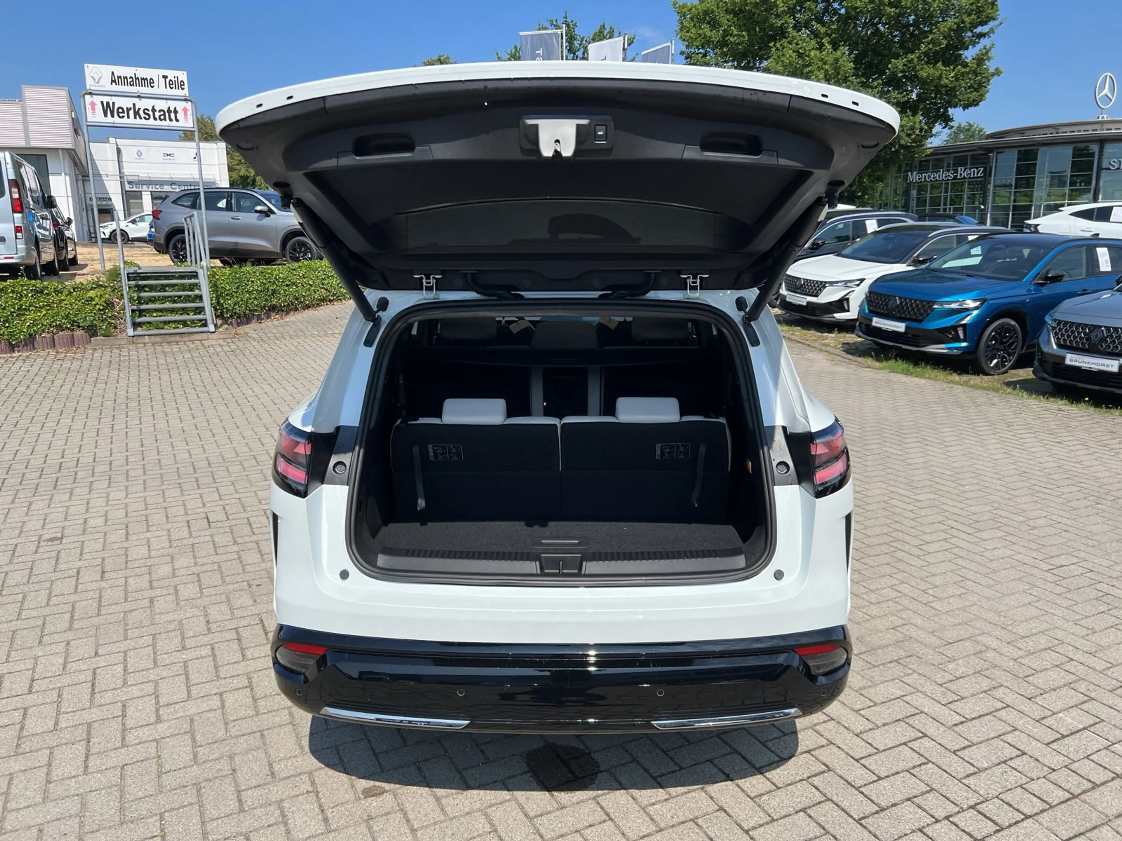 Renault Espace E-TECH 200 Iconic 7-S SHZ LKHZ 360° Pano — photo 15