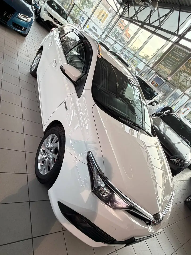Toyota Auris Hybrid Cool Weiß - 2