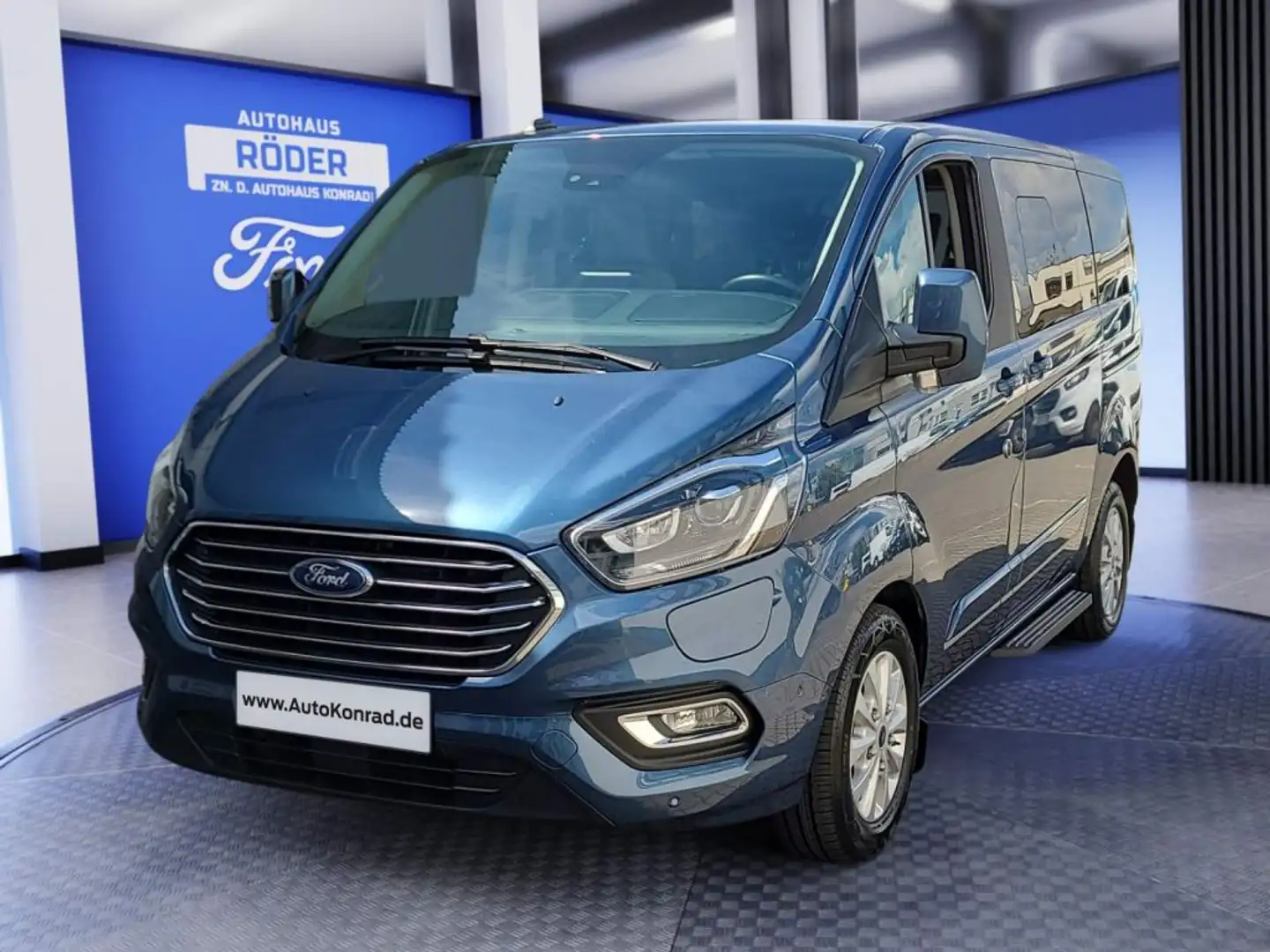 Ford Tourneo Custom 320 L1H1 VA 1.0 EcoBoost PHEV Titanium Modrá - 1