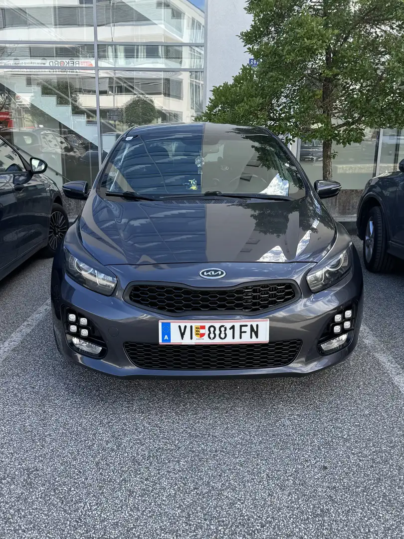 Kia Ceed / cee'd 1,6 CRDi GT-Line Grau - 2