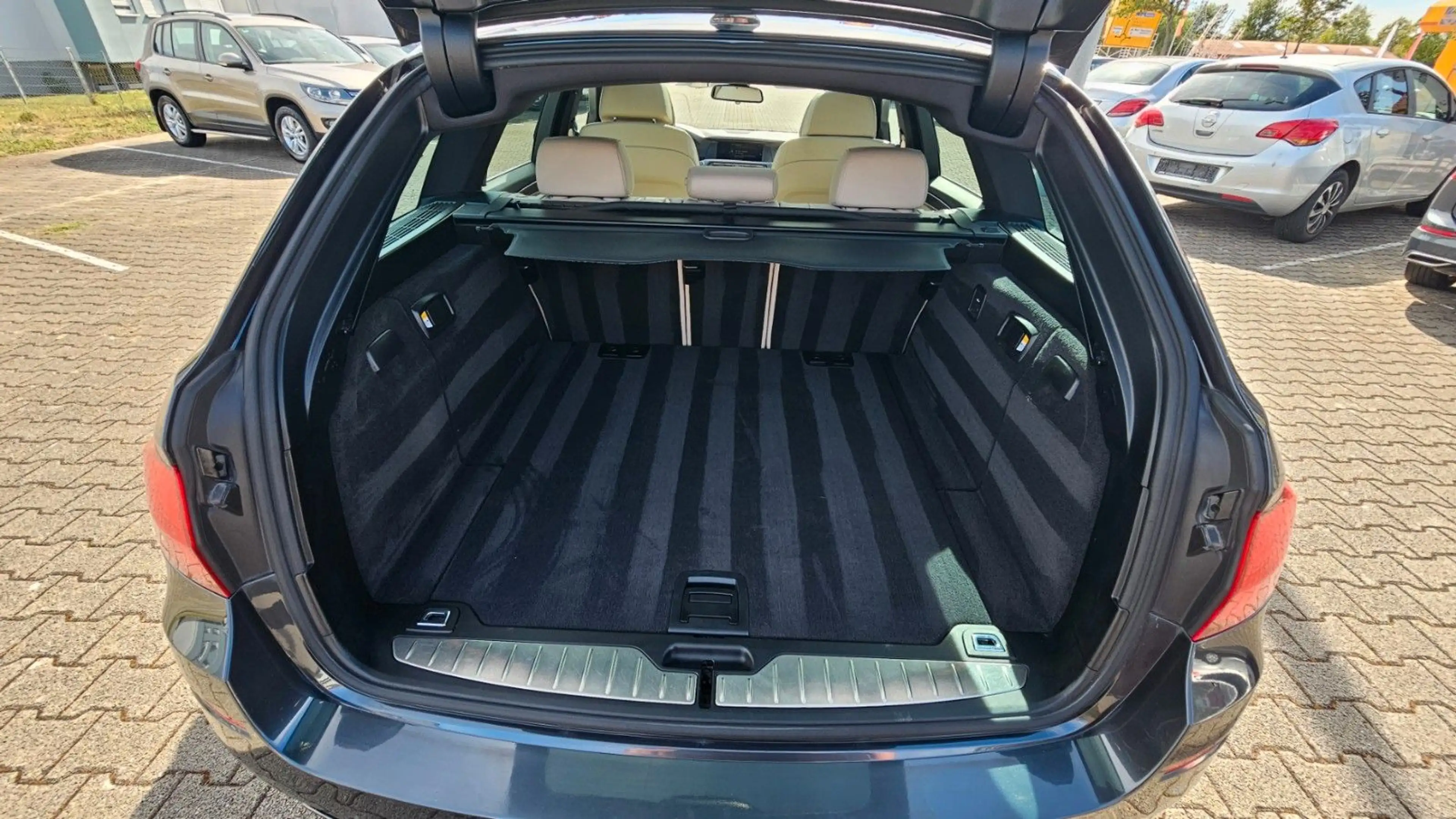 BMW 550 d xDrive M-SPORT 20'' — photo 13