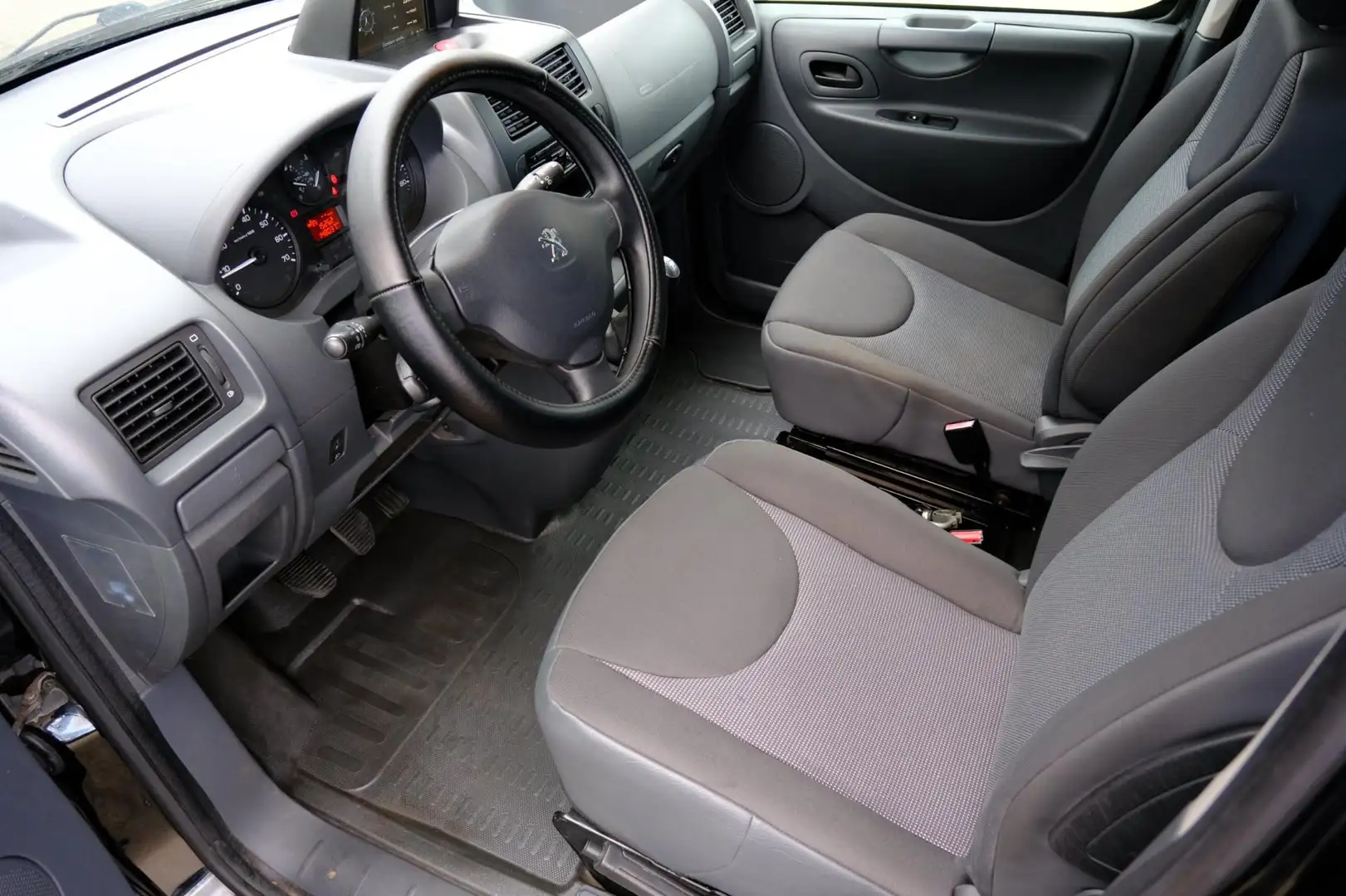 Peugeot Expert 229 2.0 HDI L2H1 DC Navteq 2 5-pers Navi|Airco|LMV Zwart - 2